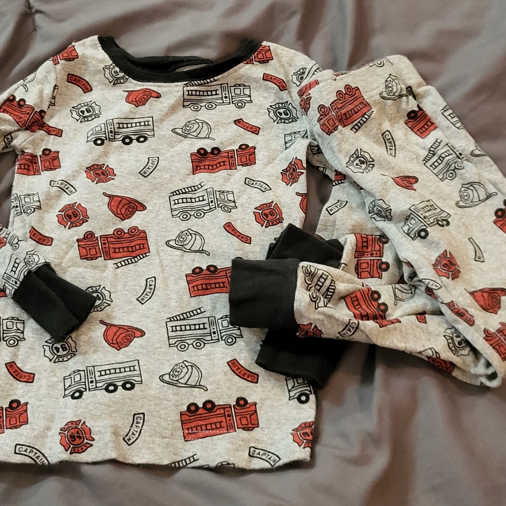 Old navy boys firetruck pajamas size 2t 2pc